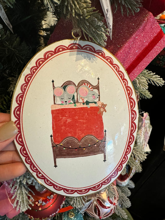 Holiday Mouse Ornament / Bed