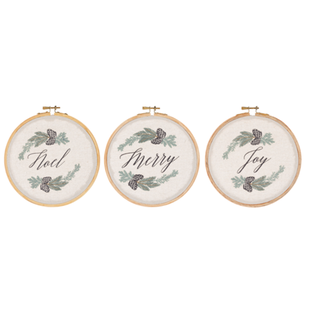 Embroidered Wreath Wall Decor / Noel